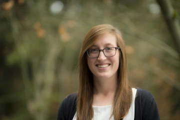 Lauren Schneider headshot